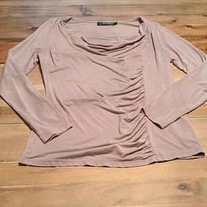 Long sleeve mauve blouse.